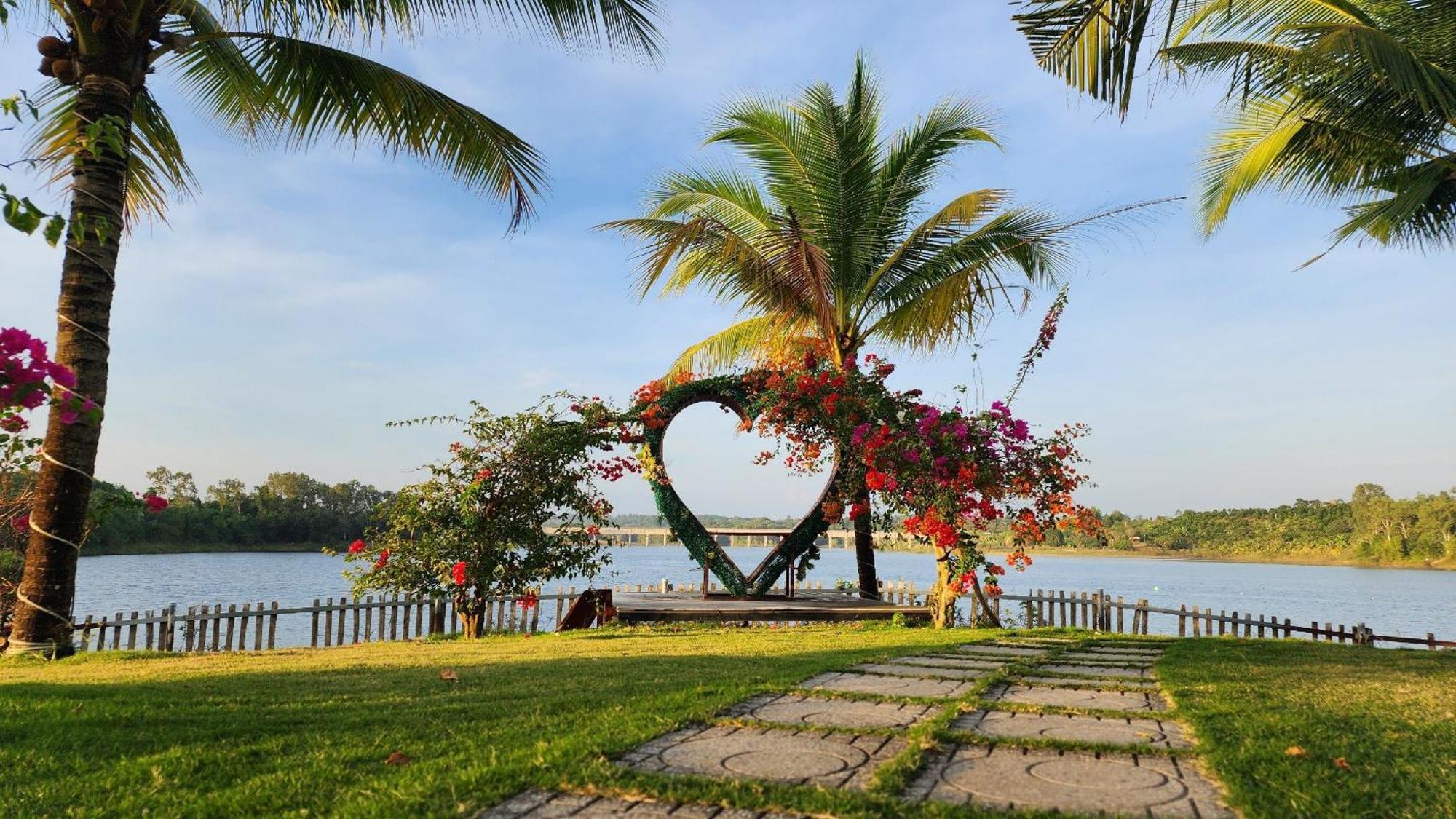 Dat Rong Dinh Gia Trang Ba Ria Exteriör bild
